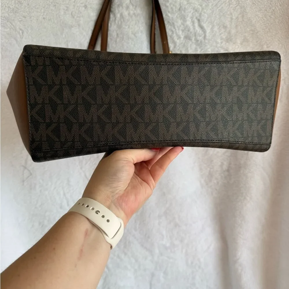 Michael Kors Signature Brown and Tan Tote - Picture 6 of 15